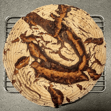 Laden Sie das Bild in den Galerie-Viewer, Auskühlgitter für Brote, Gebäck und Kuchen, Edelstahl, 2er Set - 25.stunden.BROT