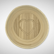 Laden Sie das Bild in den Galerie-Viewer, Gärkorb rund (Brotform, Simperl) aus Peddigrohr mit Muster Sonne am Boden - 25.stunden.BROT