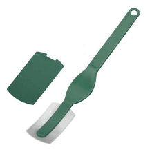 Laden Sie das Bild in den Galerie-Viewer, Teigritzer (Baguettemesser) Kunststoff mit gebogener Metallklinge - 25.stunden.BROT