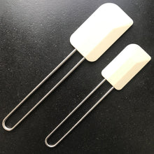 Laden Sie das Bild in den Galerie-Viewer, Teigschaber Metall/Silikon - 25.stunden.BROT