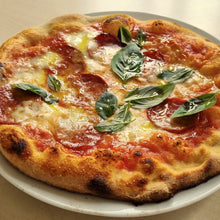 Laden Sie das Bild in den Galerie-Viewer, Mission Pizza - die beste Pizza ist unsere Mission
